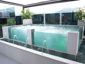 Private Laureles Penthouse with Rooftop Pool, Outdoor Cinema, game-Streaming Room