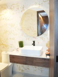 Private Laureles Penthouse with Rooftop Pool, Outdoor Cinema, game-Streaming Room