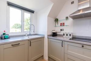 Cedar - Cosy 2 Bed Apartment Close to Town