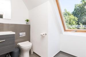 Cedar - Cosy 2 Bed Apartment Close to Town