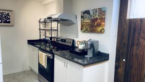 Near Yonge Finch Subway Station spacious two-bedroom suite, Free Parking