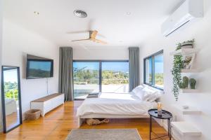 4 Bed 4 bath Villa with Pool & Stunning Sea Views