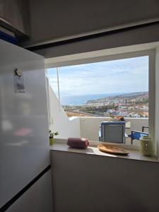 Views, international channels, A-C, pool, bar