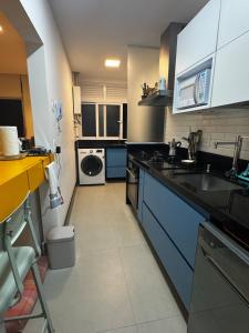 Leblon 2 bedrooms 3 blocks from the beach