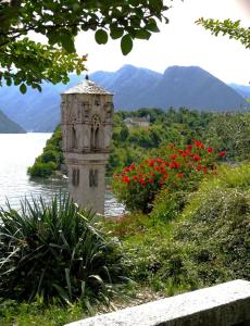 Como per Voi-Tre minuti dal lago