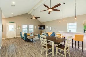 Spacious Home Minutes to Sand