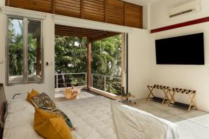 Casa Oko in Downtown Cancun with a Jacuzzi