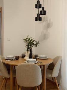 Stylish 2 Bedroom Apartment - Free Parking - Self Check-in