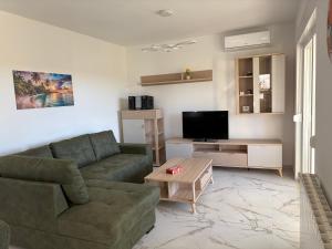 Modern apartment with private garden in Pula