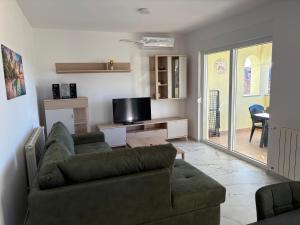 Modern apartment with private garden in Pula