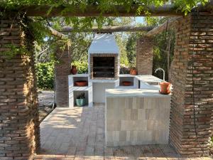 FORA HOUSES family friendly, design-led countryside stay, pool, 25min Faro & beaches, 1 bed apartment, terrace & garden