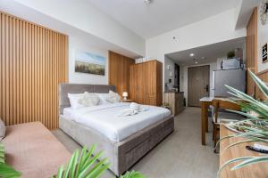 J&G Homestay near Cebu IT Park - Gym, Pool, Sauna