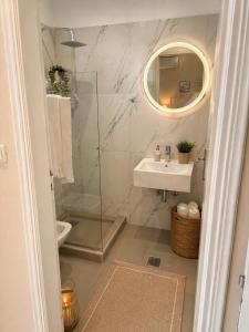 Delfini beach hotel & suites