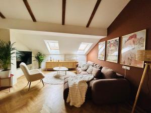 Elegant 3BDs with Sauna Near the Dancing House and Riverside - NP