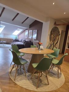 Elegant 3BDs with Sauna Near the Dancing House and Riverside - NP