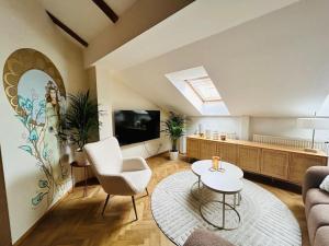 Elegant 3BDs with Sauna Near the Dancing House and Riverside - NP