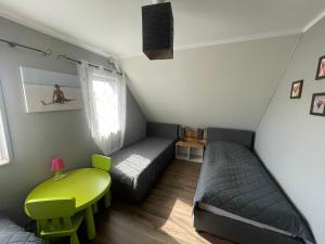 Holiday home with a garden, right by the lake