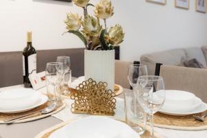 BNB FlyStay Balcony Retreat