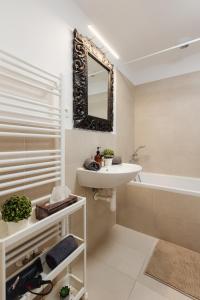 BNB FlyStay Balcony Retreat