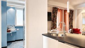 Free parking - 5 minutes from the sea - 2 minutes from the station