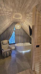 Dadaj Chill 2 domek nad jeziorem, wanna jakuzzi, fotel masujący