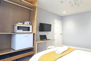 Beautiful guest rooms, Free Parking, 30min Heathrow, 40min Wembley, 60min Central London