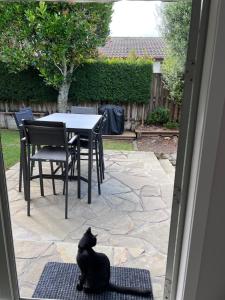 Cozy home near Westgate shopping centre and Royal reserve