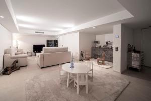 REF 2154 - Provencale Villa to rent Cannes