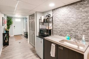Quaint Forest Heights Unit ~ 9 Mi to Downtown DC