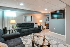 Quaint Forest Heights Unit ~ 9 Mi to Downtown DC