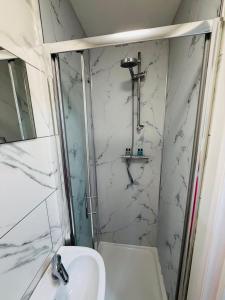 Newly Refurbished 2BR Basement with Patio