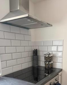 Spacious Modern Studio Flat - Great Location