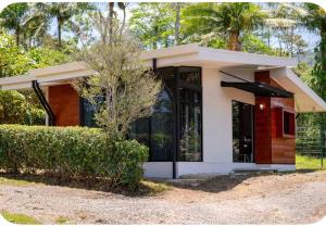 Villa 1 with Pool Near Downtown Turrialba