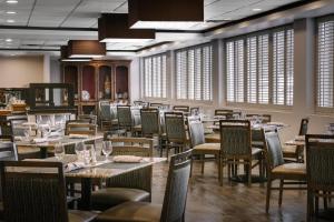DoubleTree by Hilton Dallas Market Center