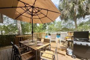 Urban Flamingo Retreat Modern Meets Tropical in this Beautiful, Updated Pet Friendly 3BD Pool Home with Outdoor Living Space