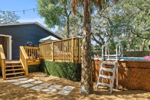 Urban Flamingo Retreat Modern Meets Tropical in this Beautiful, Updated Pet Friendly 3BD Pool Home with Outdoor Living Space