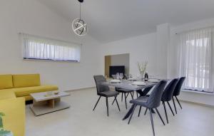 Stunning Home In Fazana