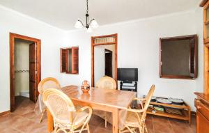 3 Bedroom Cozy Home In Oliva