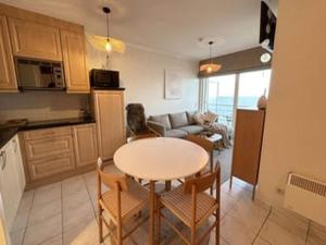 Stunning Seaview Apartment with Balcony