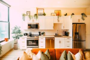 Cozy 19th Century 2BR w High Ceilings in Halifax