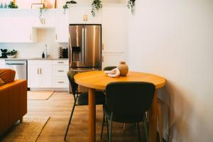 Cozy 19th Century 2BR w High Ceilings in Halifax