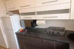Apartment with swimming pool and jacuzzi, Mi dzywodzie