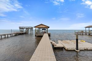 Waterfront Home w Private Dock Hot Tub Fire Pit