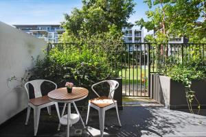 Sunny 1 Bedroom Retreat with Parking in Botany