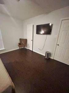Sleek 1bed 1bath apt by Downtown & Farmers Market - Apartment