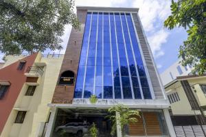 Townhouse OAK SRK White Inn Near Ragigudda Sri Prasanna Anjaneyaswamy Temple