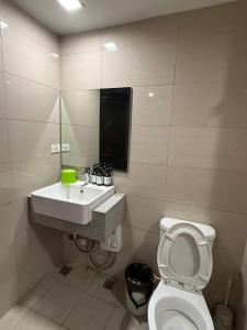 Cozy 1 BR with 2 Pools Near Okada Airports MOA