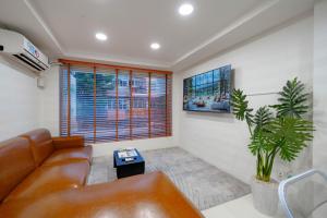 Budget friendly House for 10 Pax Centre District 1