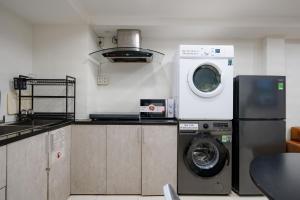 Budget friendly House for 10 Pax Centre District 1