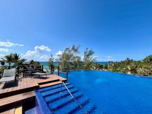 One block from the sea, ideal!